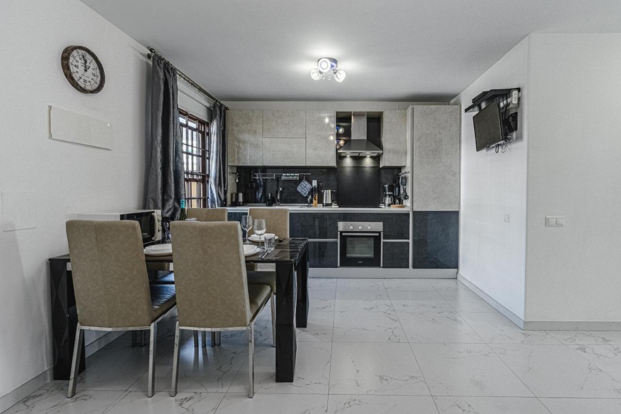 Amazing 3 Bedroom Apartment On The First Line Of The Best Las Americas Beach, Air Conditioner And Terrace Ocean View Playa de las Américas Extérieur photo