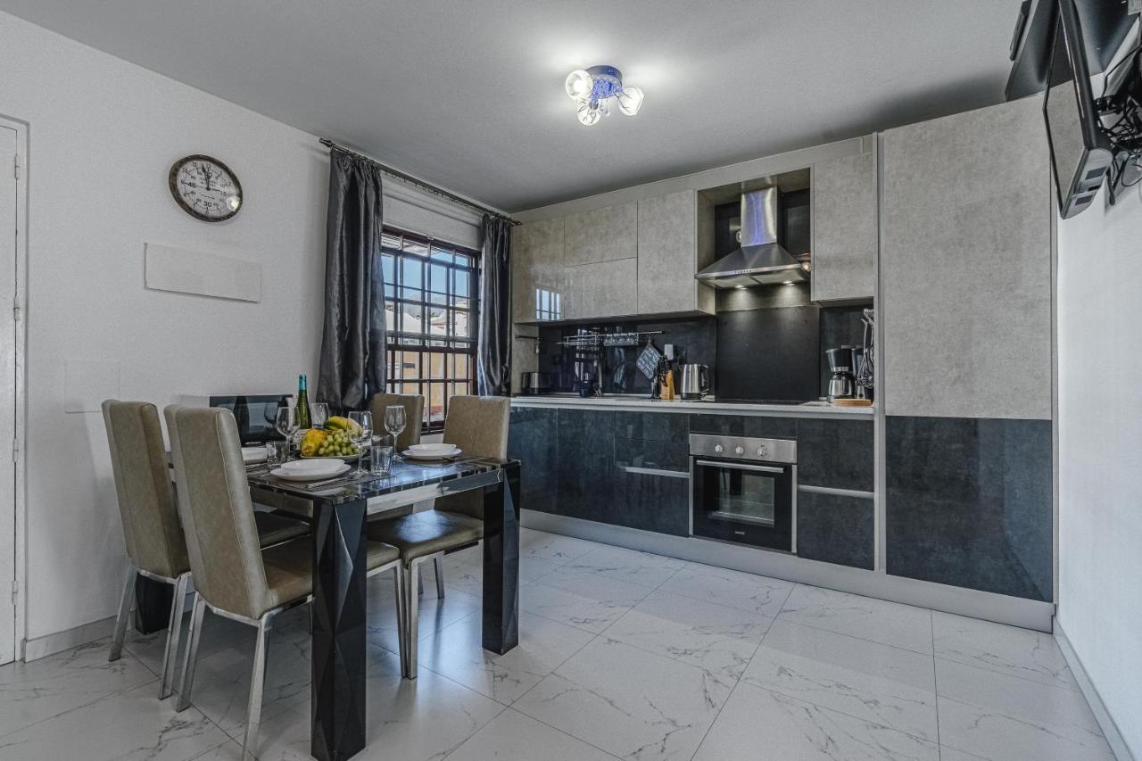 Amazing 3 Bedroom Apartment On The First Line Of The Best Las Americas Beach, Air Conditioner And Terrace Ocean View Playa de las Américas Extérieur photo