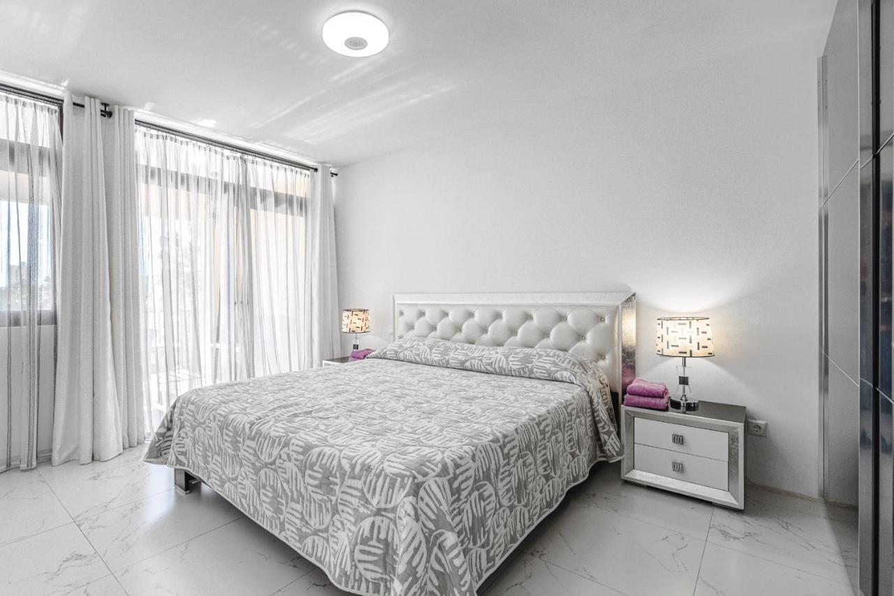 Amazing 3 Bedroom Apartment On The First Line Of The Best Las Americas Beach, Air Conditioner And Terrace Ocean View Playa de las Américas Extérieur photo