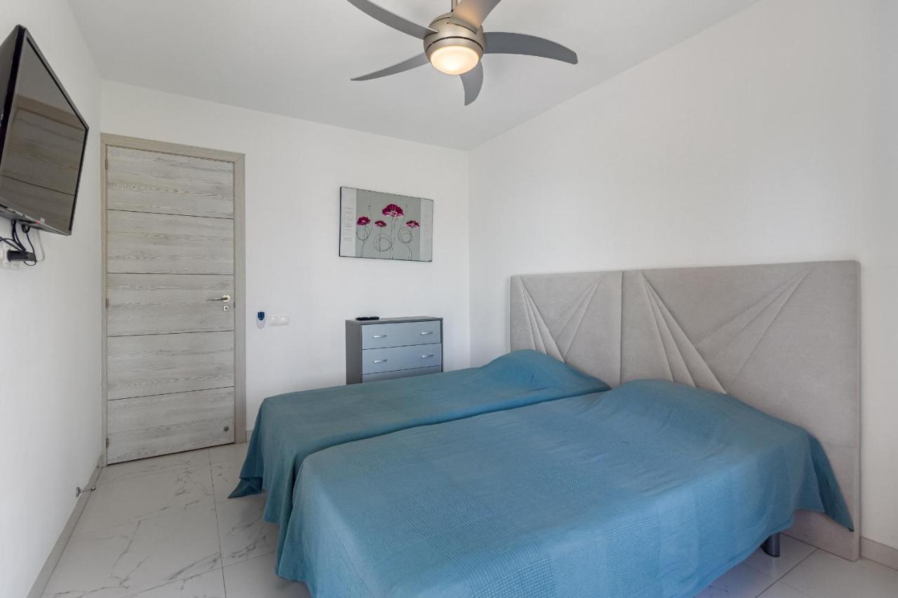 Amazing 3 Bedroom Apartment On The First Line Of The Best Las Americas Beach, Air Conditioner And Terrace Ocean View Playa de las Américas Extérieur photo