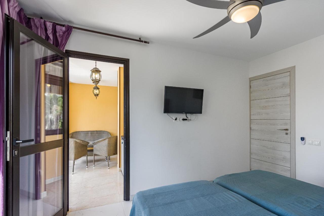 Amazing 3 Bedroom Apartment On The First Line Of The Best Las Americas Beach, Air Conditioner And Terrace Ocean View Playa de las Américas Extérieur photo